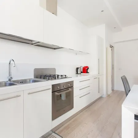 Guesthost - Navigli Modern With Balcony Apartmán Milán