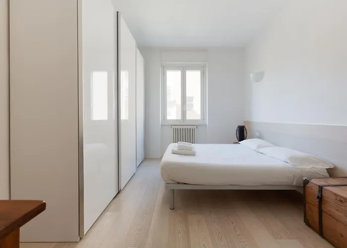 Guesthost - Navigli Modern With Balcony Milano