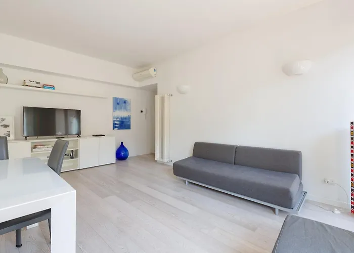 Lejlighed Guesthost - Navigli Modern With Balcony Milano