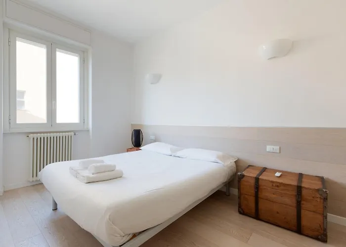 Guesthost - Navigli Modern With Balcony Milano