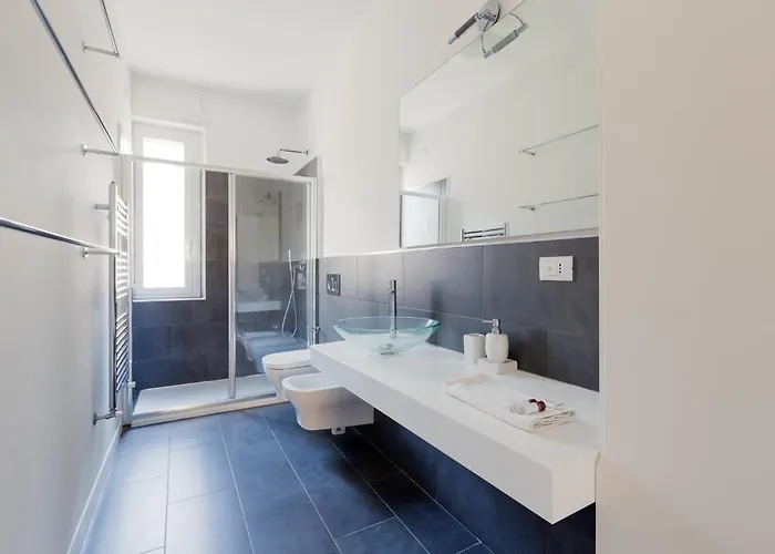 Guesthost - Navigli Modern With Balcony Lejlighed