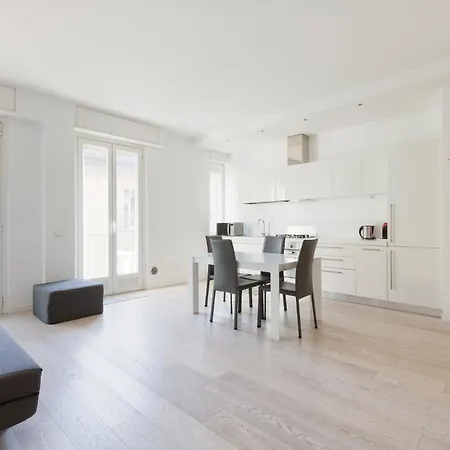 Guesthost - Navigli Modern With Balcony * 밀라노